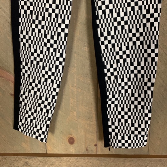 Trina Turk black and white geometric print ponte ankle pants Size 2 - Picture 5 of 9